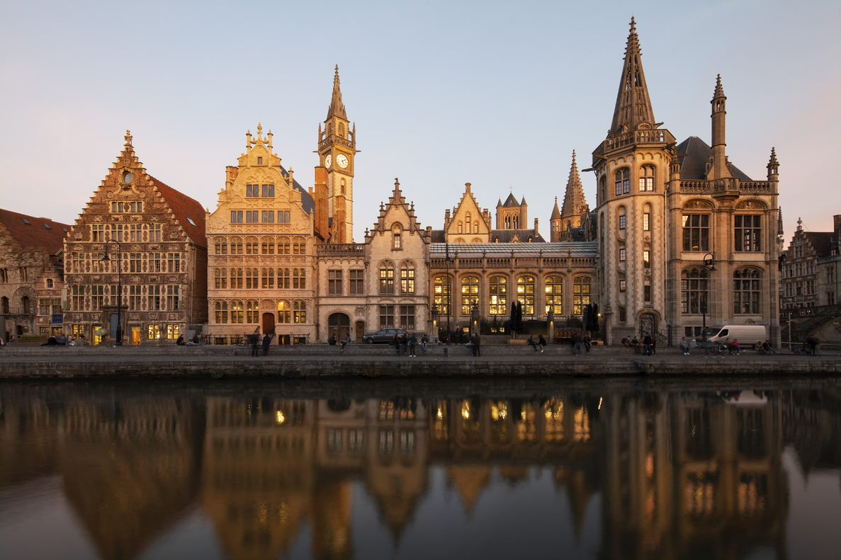 Foto van het Havenhuis in North Sea Port Gent.